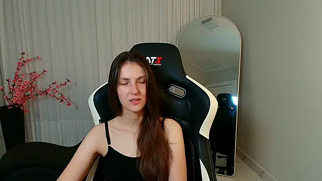 Snapshot of upssnowy chatting on November 2025 06:02:01 PM upssnowy online show from November 2025 06:02:01 PM