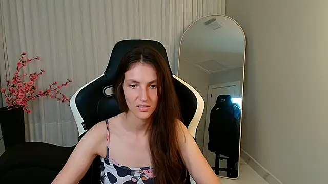 Snapshot of upssnowy chatting on November 2025 06:44:01 PM upssnowy online show from November 2025 06:44:01 PM