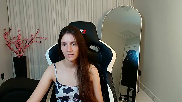 Snapshot of upssnowy chatting on October 2025 05:14:02 PM upssnowy online show from October 2025 05:14:02 PM