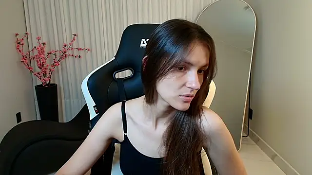 Snapshot of upssnowy chatting on October 2025 03:25:01 PM upssnowy online show from October 2025 03:25:01 PM