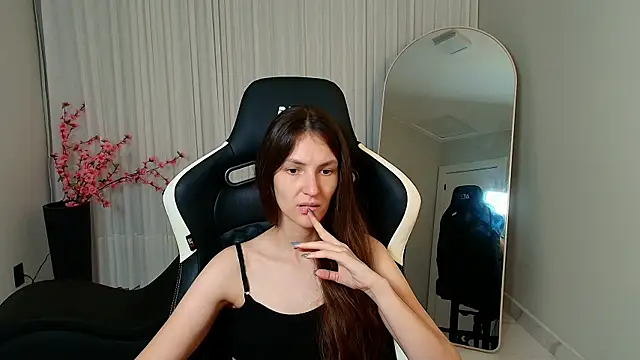 Snapshot of upssnowy chatting on October 2025 07:57:02 PM upssnowy online show from October 2025 07:57:02 PM