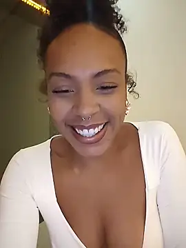 Julia Pretinha online show from May 2026 01:45:01 PM