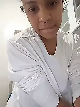 Julia Pretinha online show from November 2025 03:15:01 PM