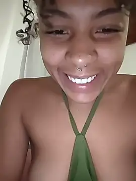 Julia Pretinha online show from November 2025 12:16:02 PM