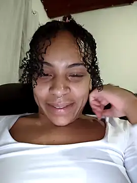 Julia Pretinha online show from September 2025 02:40:02 AM