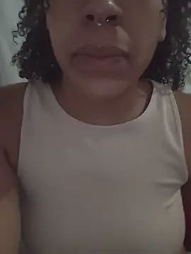 Julia Pretinha online show from October 2025 01:01:02 PM