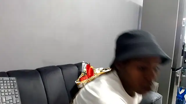 Snapshot of LongPussyLipsxx chatting on October 2025 03:45:01 PM LongPussyLipsxx online show from October 2025 03:45:01 PM