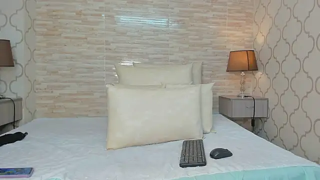 Snapshot of ZoeSmitth chatting on February 2025 12:18:02 PM ZoeSmitth online show from February 2025 12:18:02 PM