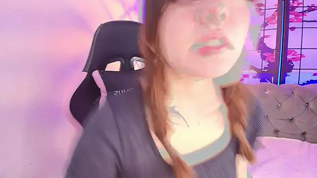 Fluffy Bubble21 online show from December 2025 04:25:02 AM