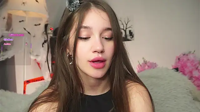 AmiLewis online show from November 2025 01:21:02 AM