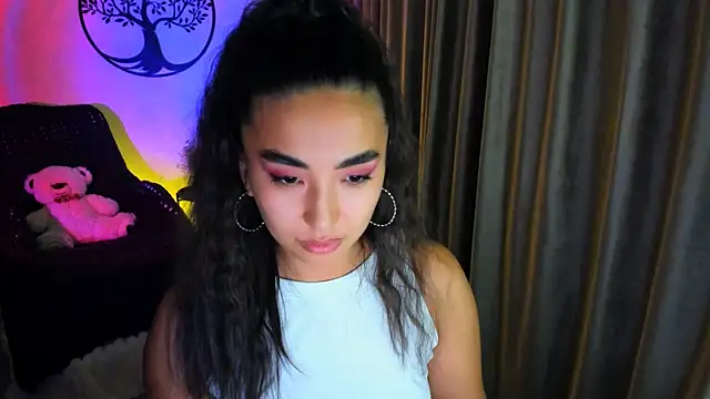 worldofkim online show from November 2025 08:09:01 PM