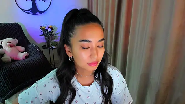 worldofkim online show from October 2025 11:52:02 AM