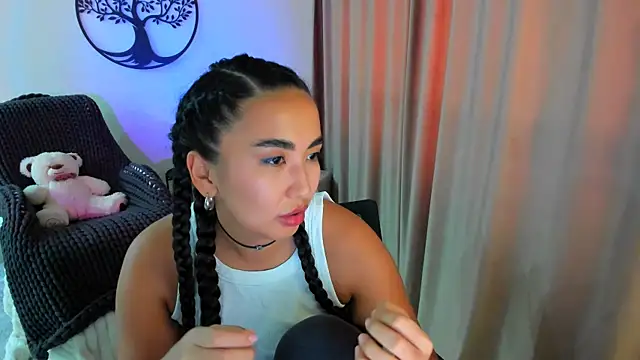 worldofkim online show from November 2025 08:40:01 AM