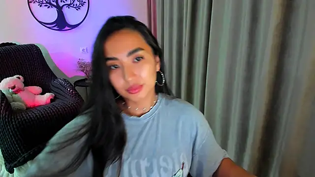 worldofkim online show from November 2025 06:46:02 PM