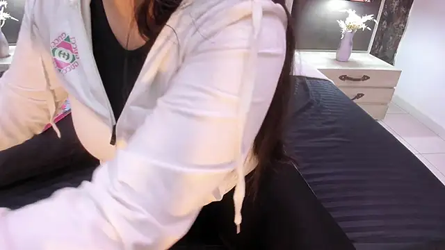 Snapshot of Miia_Thompsonn chatting on March 2025 03:47:01 AM Miia Thompsonn online show from March 2025 03:47:01 AM