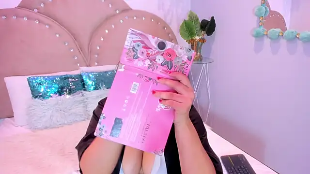 Snapshot of Miia_Thompsonn chatting on September 2025 03:23:01 AM Miia Thompsonn online show from September 2025 03:23:01 AM