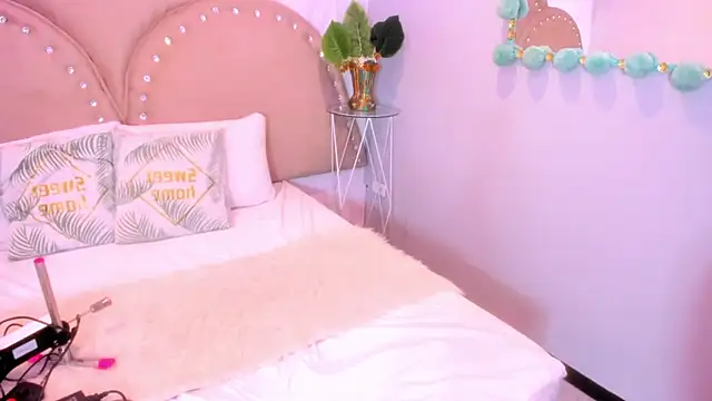 Snapshot of Miia_Thompsonn chatting on September 2025 03:27:01 AM Miia Thompsonn online show from September 2025 03:27:01 AM