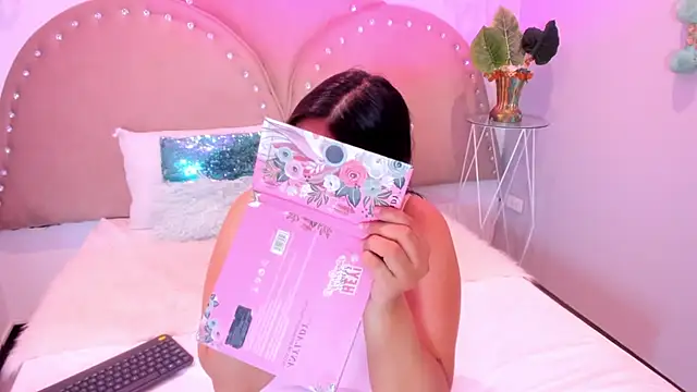 Snapshot of Miia_Thompsonn chatting on September 2025 02:40:02 AM Miia Thompsonn online show from September 2025 02:40:02 AM