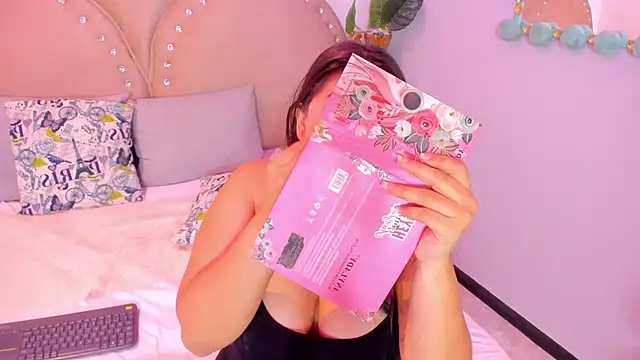 Miia Thompsonn online show from January 2026 03:24:01 AM