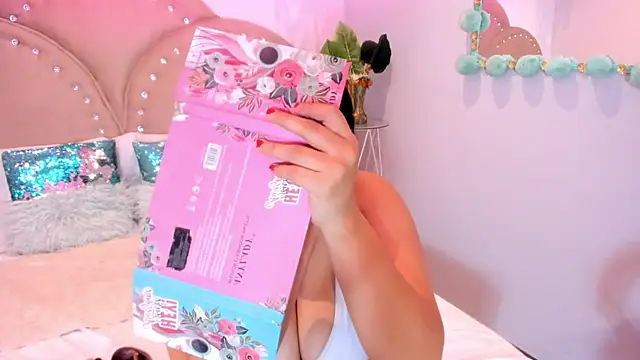 Snapshot of Miia_Thompsonn chatting on October 2025 03:11:02 AM Miia Thompsonn online show from October 2025 03:11:02 AM