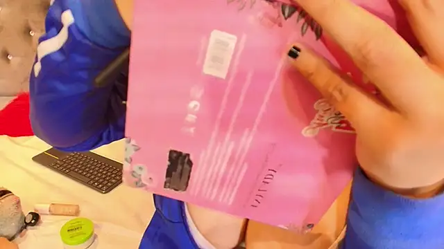 Miia Thompsonn online show from November 2025 12:00:01 AM