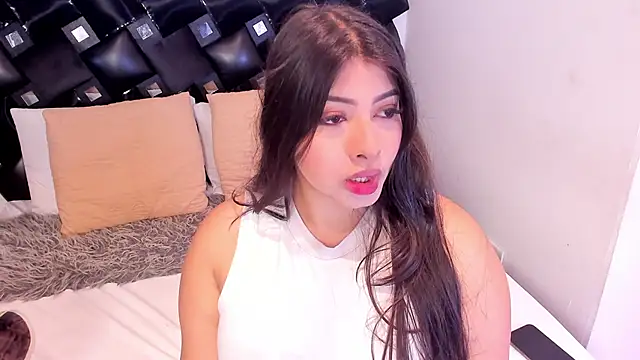 Miia Thompsonn online show from May 2026 04:06:01 PM