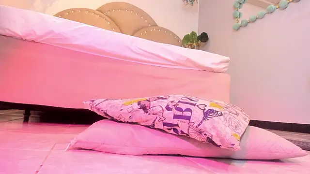 Miia Thompsonn online show from February 2026 07:20:02 AM