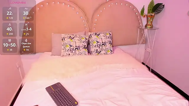 Miia Thompsonn online show from December 2025 04:17:01 AM