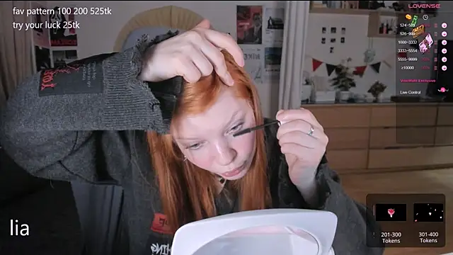 lil lia online show from October 2025 04:08:01 PM
