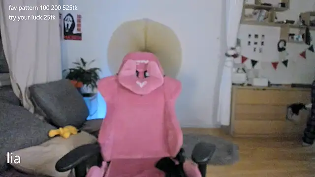 lil lia online show from April 2026 09:51:01 PM