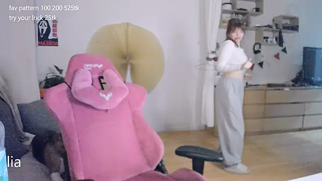 lil lia online show from April 2026 09:50:01 PM