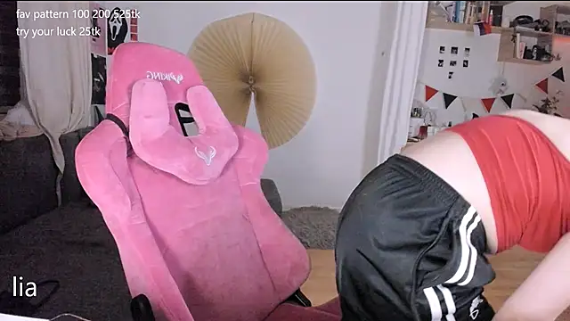 lil lia online show from November 2025 09:37:01 PM