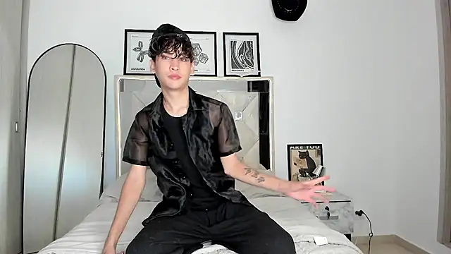 Adriien19 online show from October 2025 03:05:01 AM