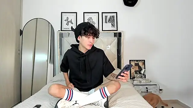 Adriien19 online show from October 2025 04:00:02 AM