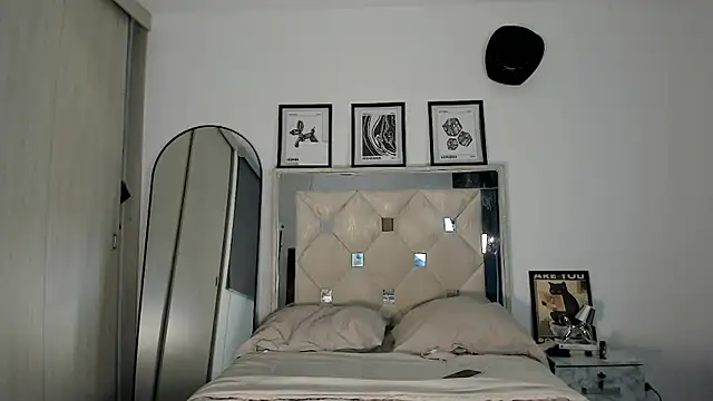 Adriien19 online show from October 2025 10:38:02 PM