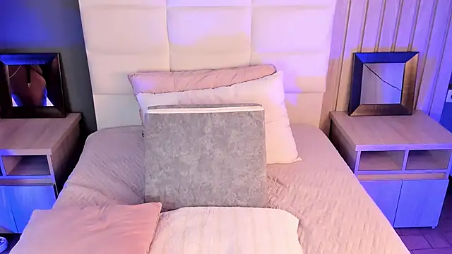 Miah gomez  online show from November 2025 05:30:02 PM