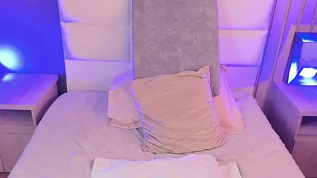 Miah gomez  online show from April 2026 12:31:01 PM