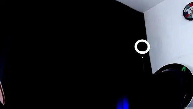 Antonywebb94 online show from December 2025 05:28:01 PM