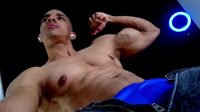 Antonywebb94 online show from October 2025 04:39:02 PM