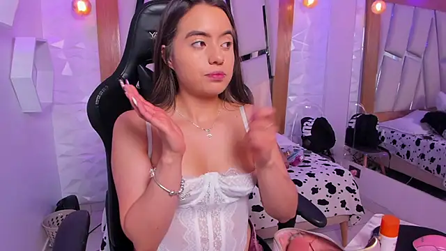 ary cooper  online show from October 2025 01:21:02 PM