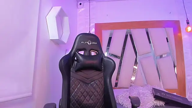 ary cooper  online show from October 2025 02:07:01 PM