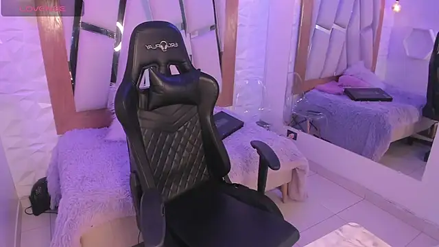 ary cooper  online show from November 2025 12:53:02 PM