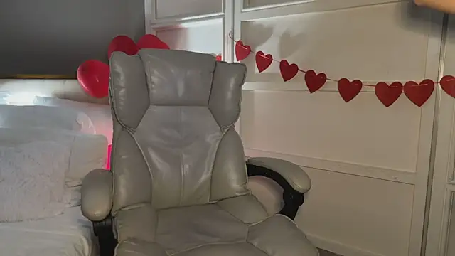 UrLillShy online show from February 2026 01:17:01 AM