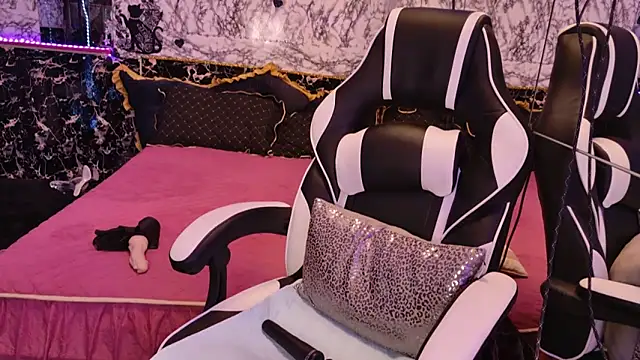 Luiza Hammer online show from March 2025 04:55:02 PM