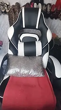 Luiza Hammer online show from November 2025 10:48:01 AM