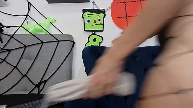 Snapshot of alissonandamy chatting on October 2025 07:15:02 PM alissonandamy online show from October 2025 07:15:02 PM