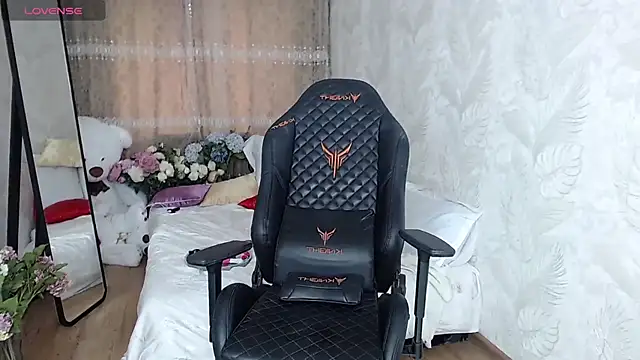 AdrianaSea online show from November 2025 06:06:01 AM