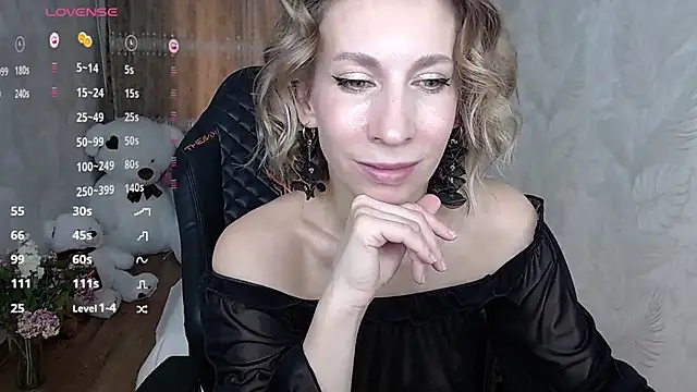 Snapshot of AdrianaSea chatting on November 2025 09:25:01 AM AdrianaSea online show from November 2025 09:25:01 AM