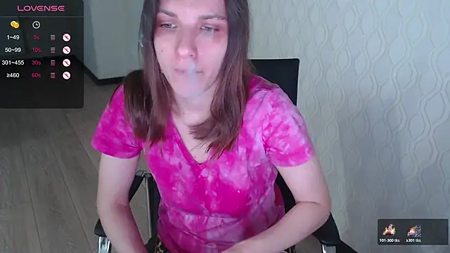 Snapshot of LisaHeart chatting on November 2025 10:43:02 PM LisaHeart online show from November 2025 10:43:02 PM