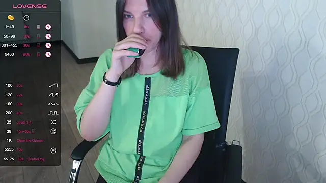 Snapshot of LisaHeart chatting on June 2026 11:57:02 PM LisaHeart online show from June 2026 11:57:02 PM